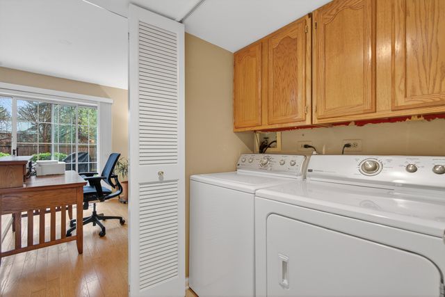 330 Stillwater Court 330, Wauconda, IL 60084