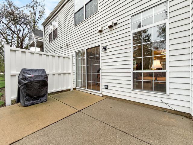 330 Stillwater Court 330, Wauconda, IL 60084
