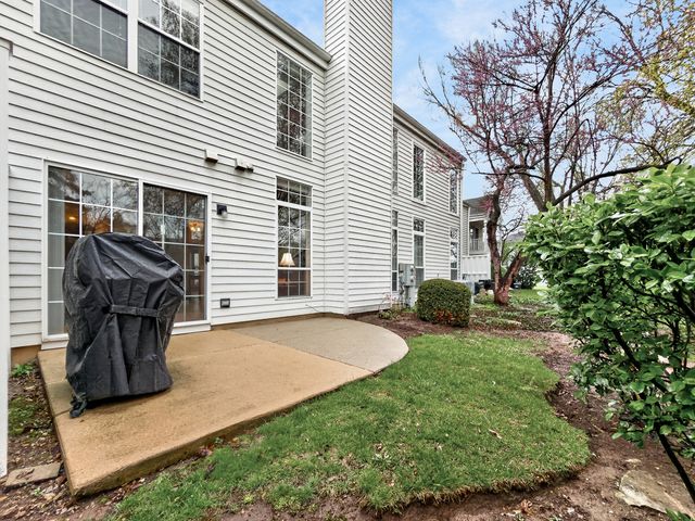 330 Stillwater Court 330, Wauconda, IL 60084