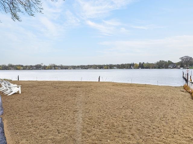 330 Stillwater Court 330, Wauconda, IL 60084