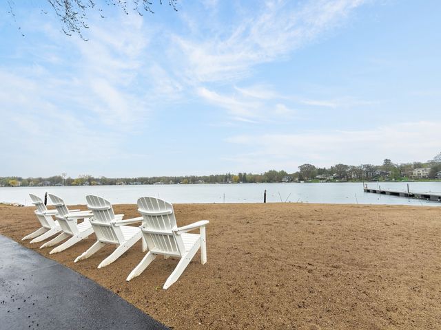 330 Stillwater Court 330, Wauconda, IL 60084