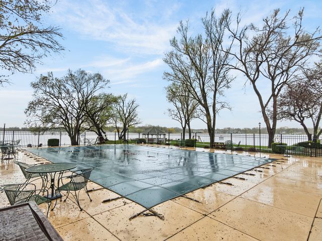 330 Stillwater Court 330, Wauconda, IL 60084