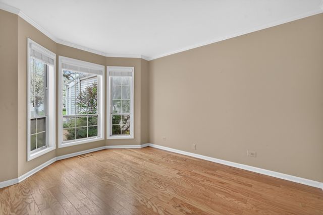 330 Stillwater Court 330, Wauconda, IL 60084