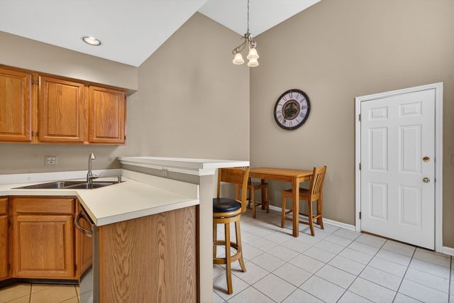 330 Stillwater Court 330, Wauconda, IL 60084