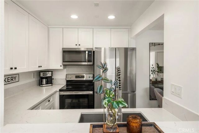 25761 Le Parc 105, Lake Forest, CA 92630