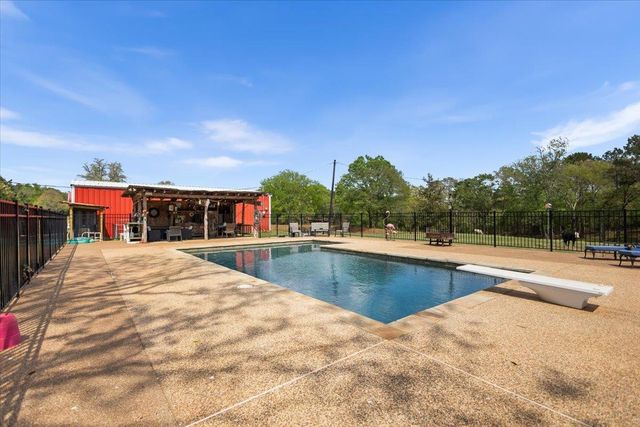 10509 S County Road 456, Henderson, TX 75654