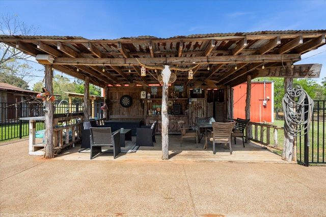 10509 S County Road 456, Henderson, TX 75654