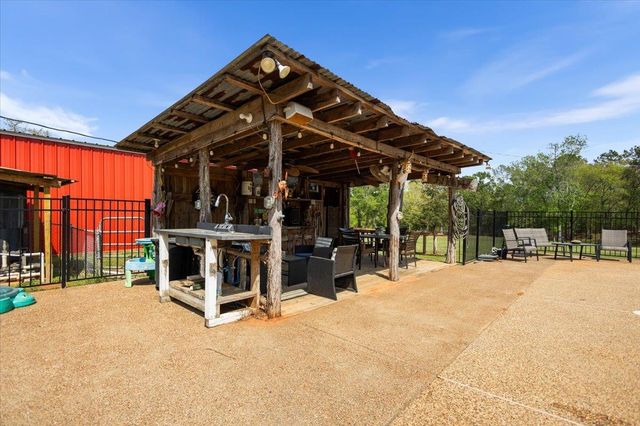 10509 S County Road 456, Henderson, TX 75654