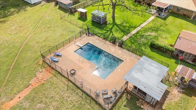 10509 S County Road 456, Henderson, TX 75654