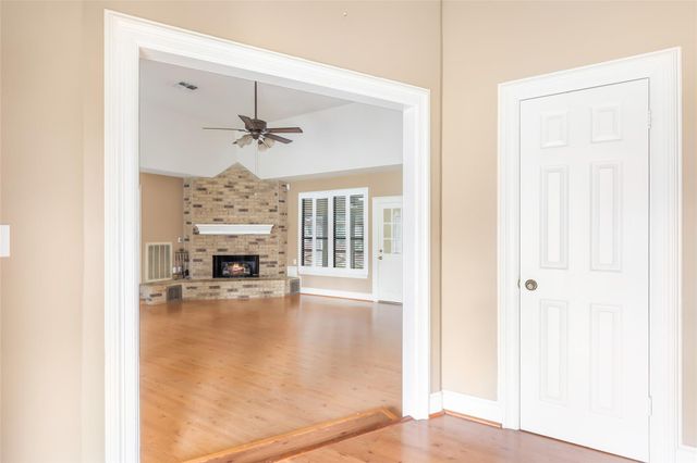 26 Royal Dalton Circle, Conroe, TX 77304