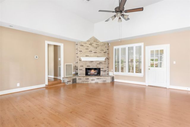 26 Royal Dalton Circle, Conroe, TX 77304