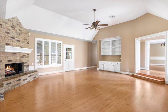 26 Royal Dalton Circle, Conroe, TX 77304