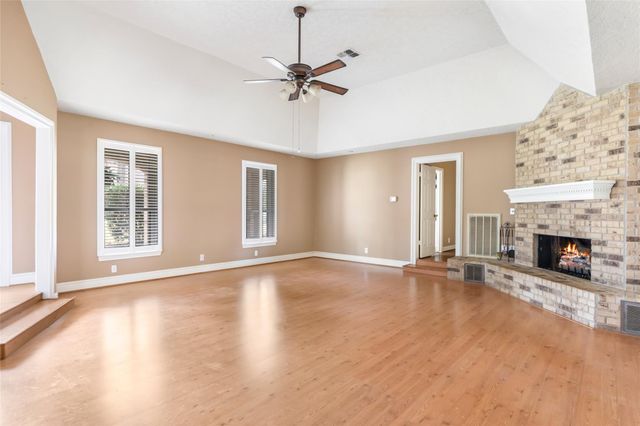 26 Royal Dalton Circle, Conroe, TX 77304