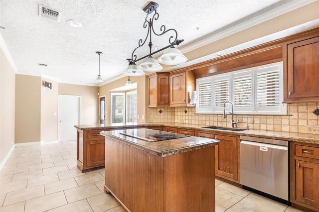 26 Royal Dalton Circle, Conroe, TX 77304