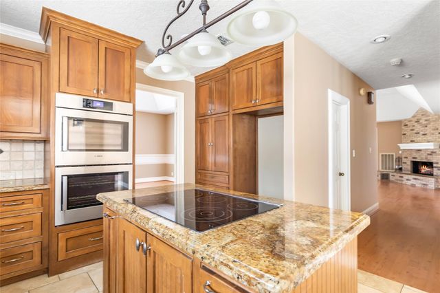 26 Royal Dalton Circle, Conroe, TX 77304