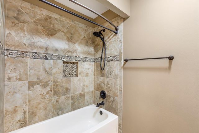 26 Royal Dalton Circle, Conroe, TX 77304