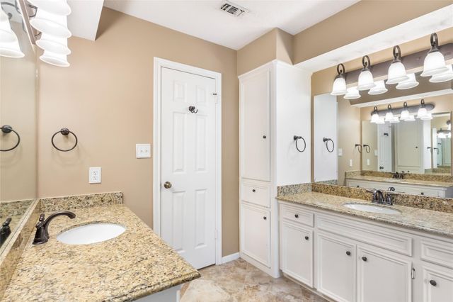 26 Royal Dalton Circle, Conroe, TX 77304