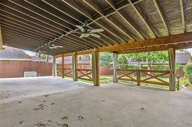 26 Royal Dalton Circle, Conroe, TX 77304