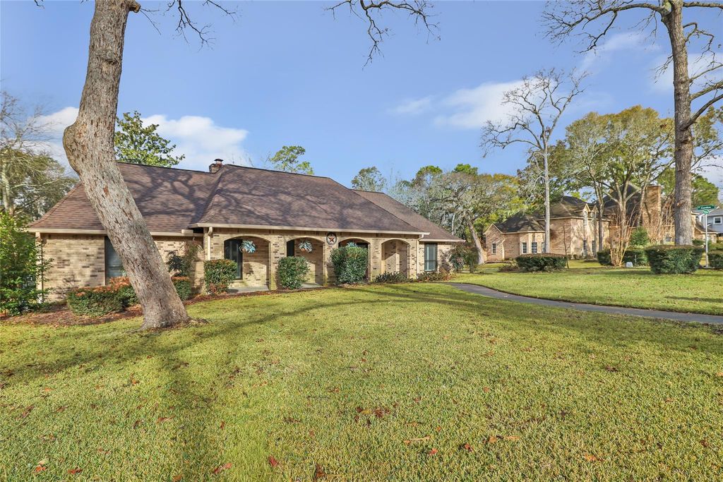 26 Royal Dalton Circle, Conroe, TX 77304