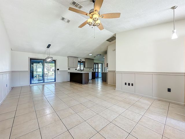 11 Pittwick LN, Palm Coast, FL 32164