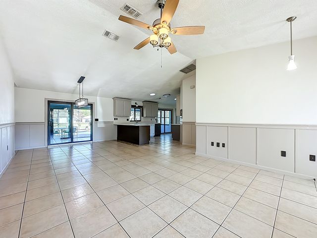 11 Pittwick LN, Palm Coast, FL 32164