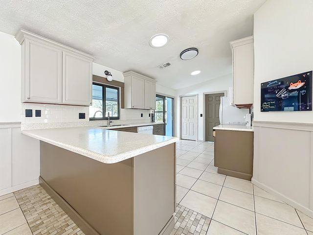 11 Pittwick LN, Palm Coast, FL 32164