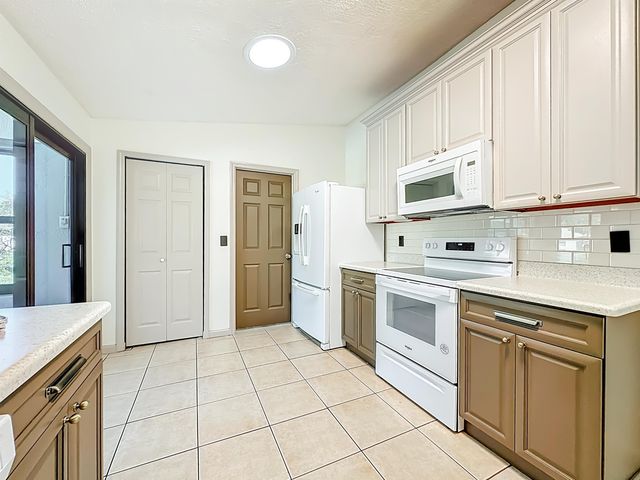 11 Pittwick LN, Palm Coast, FL 32164