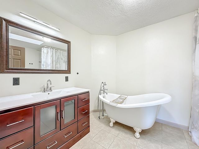 11 Pittwick LN, Palm Coast, FL 32164