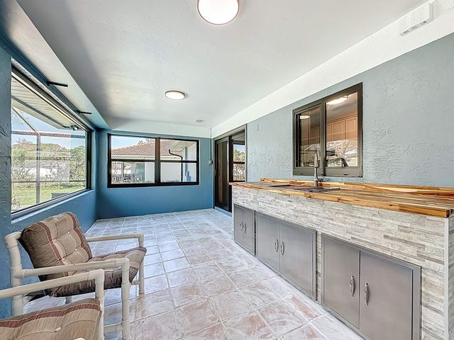 11 Pittwick LN, Palm Coast, FL 32164