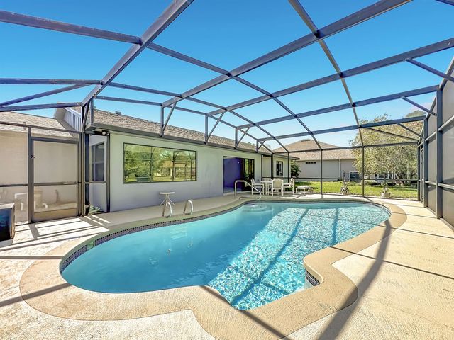 11 Pittwick LN, Palm Coast, FL 32164