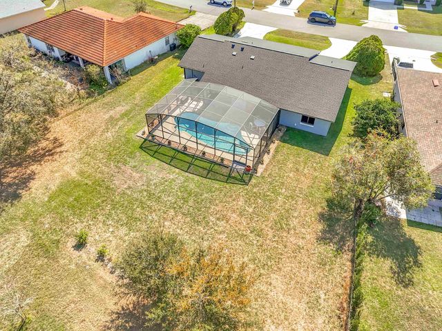 11 Pittwick LN, Palm Coast, FL 32164