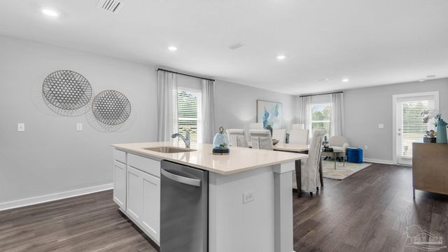 9896 Starling Dr, Pensacola, FL 32506