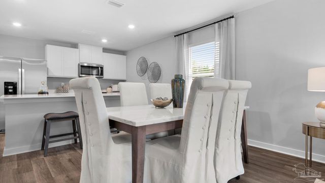 9896 Starling Dr, Pensacola, FL 32506