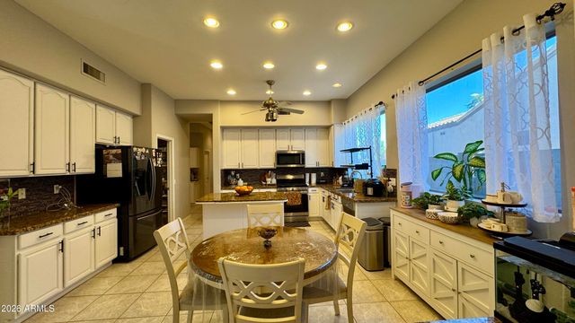 571 W LOCUST Drive, Chandler, AZ 85248