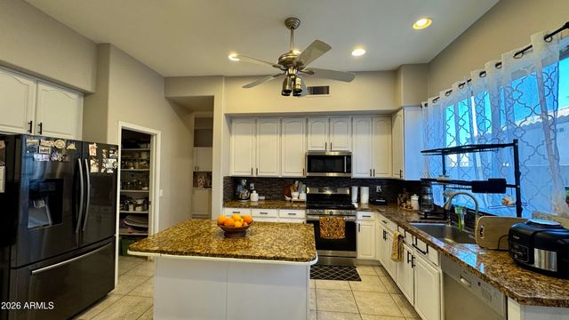 571 W LOCUST Drive, Chandler, AZ 85248