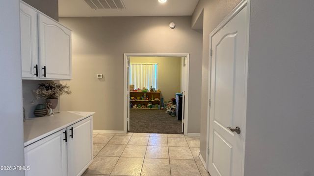 571 W LOCUST Drive, Chandler, AZ 85248