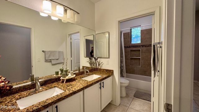 571 W LOCUST Drive, Chandler, AZ 85248