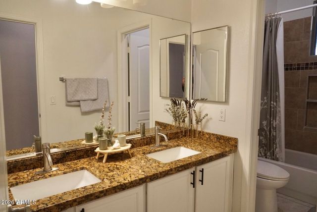 571 W LOCUST Drive, Chandler, AZ 85248