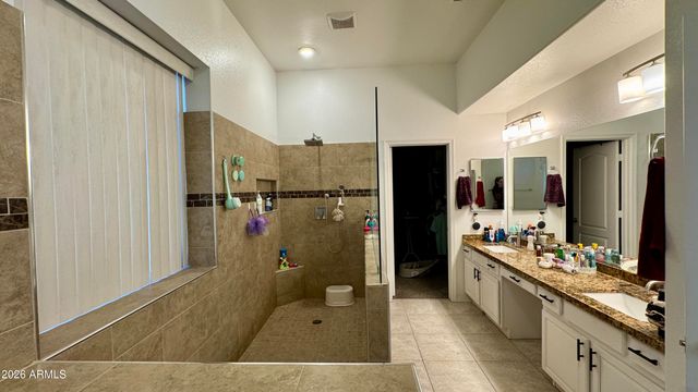 571 W LOCUST Drive, Chandler, AZ 85248