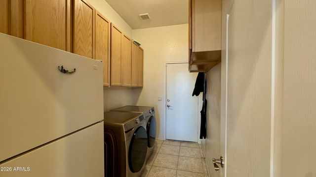 571 W LOCUST Drive, Chandler, AZ 85248