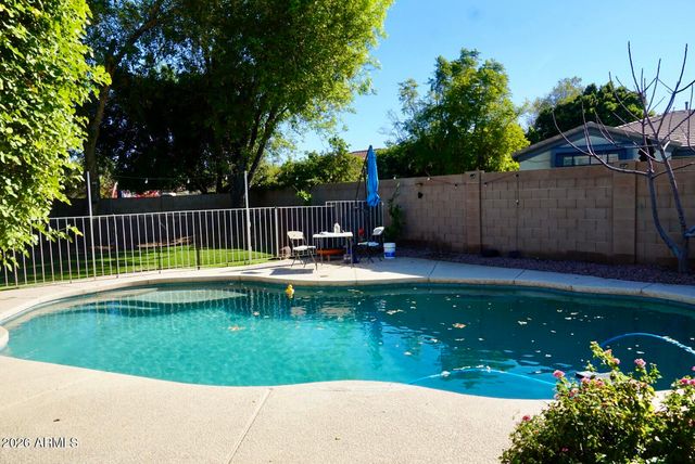 571 W LOCUST Drive, Chandler, AZ 85248