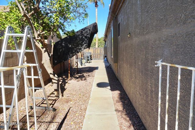 571 W LOCUST Drive, Chandler, AZ 85248