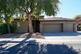 571 W LOCUST Drive, Chandler, AZ 85248