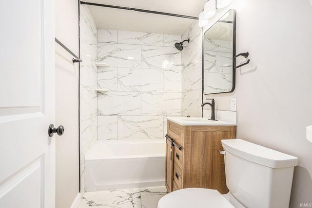 913 E Victoria Street, South Bend, IN 46614