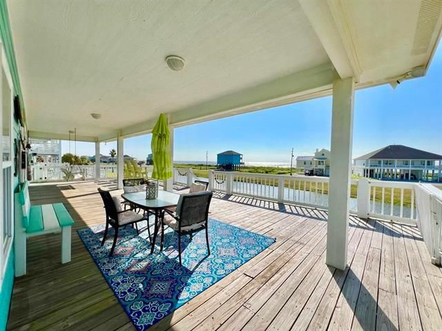 3174 Sea Castle Drive, Crystal Beach, TX 77650