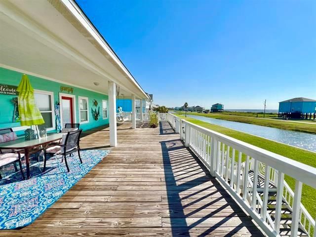 3174 Sea Castle Drive, Crystal Beach, TX 77650