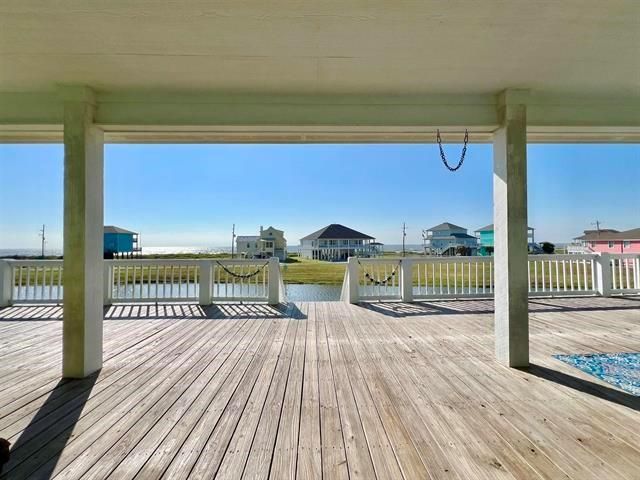 3174 Sea Castle Drive, Crystal Beach, TX 77650
