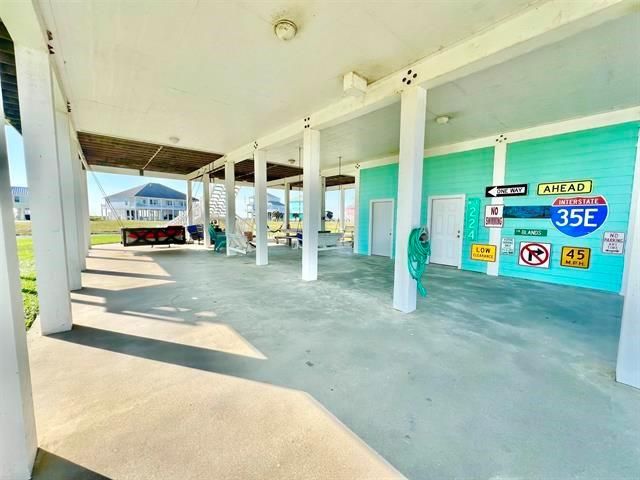 3174 Sea Castle Drive, Crystal Beach, TX 77650