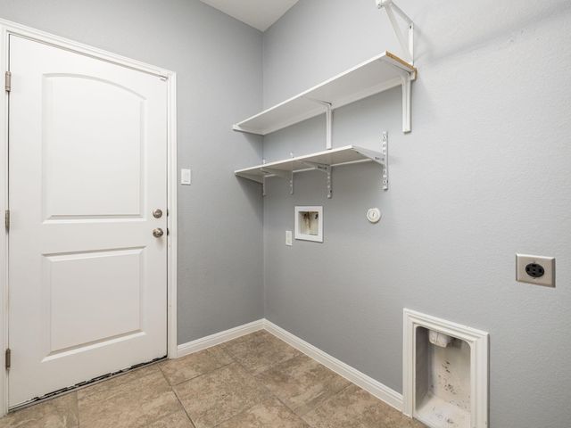 225 Kirkhill ST, Hutto, TX 78634