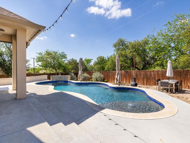 225 Kirkhill ST, Hutto, TX 78634